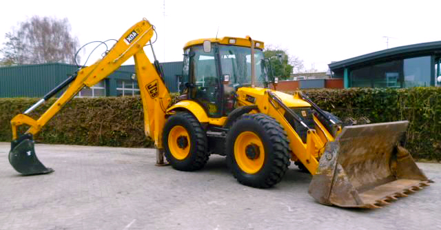 ������ �����������-���������� JCB 4CX � ��������